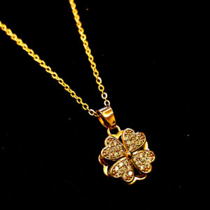 Shiny Clover Necklace (Gold)